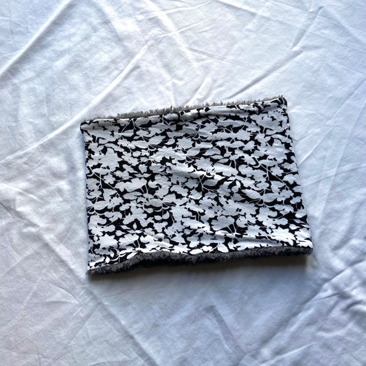 Black/White Flower Snood