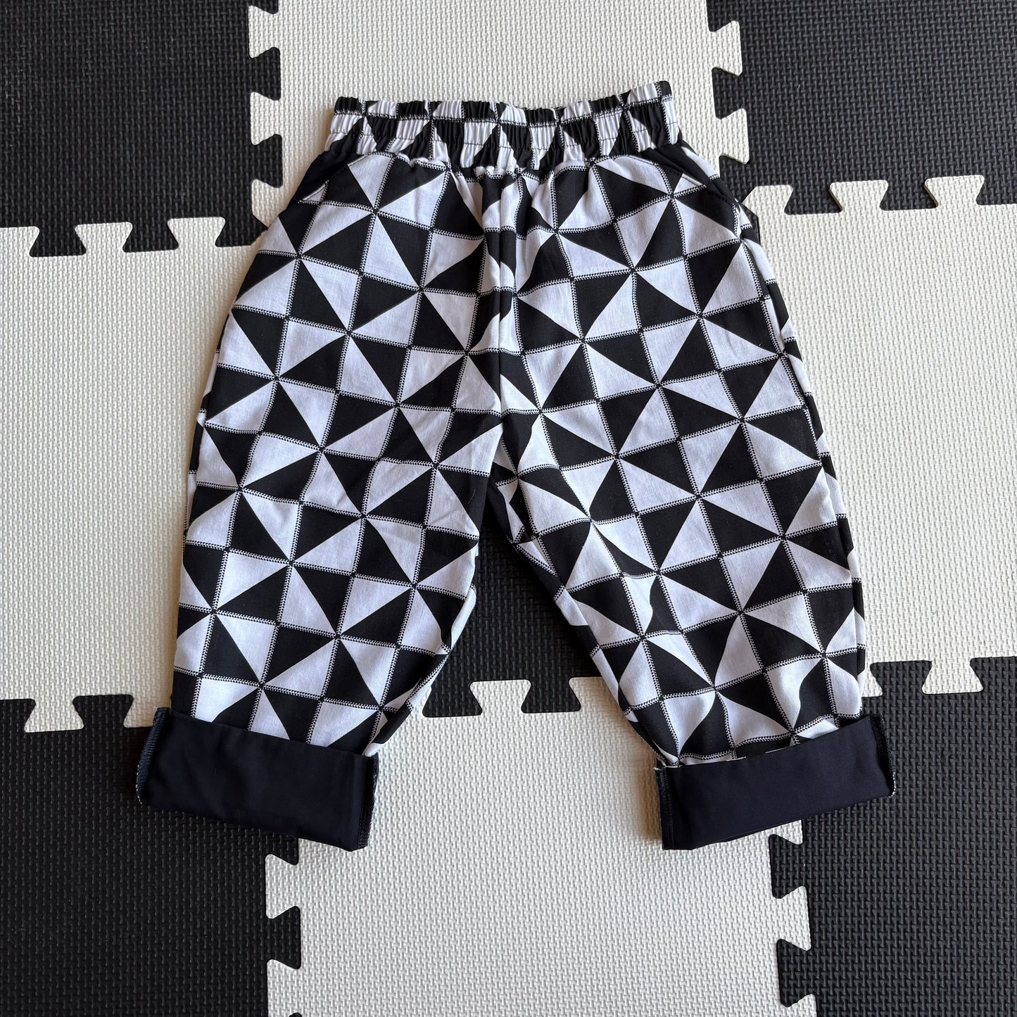 Black/White Isometric Baggies